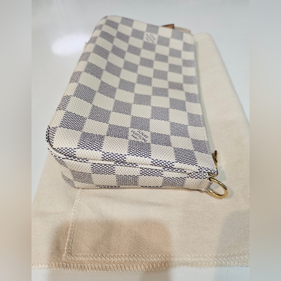 Louis Vuitton Pochette Accessories - Picture 4 of 6